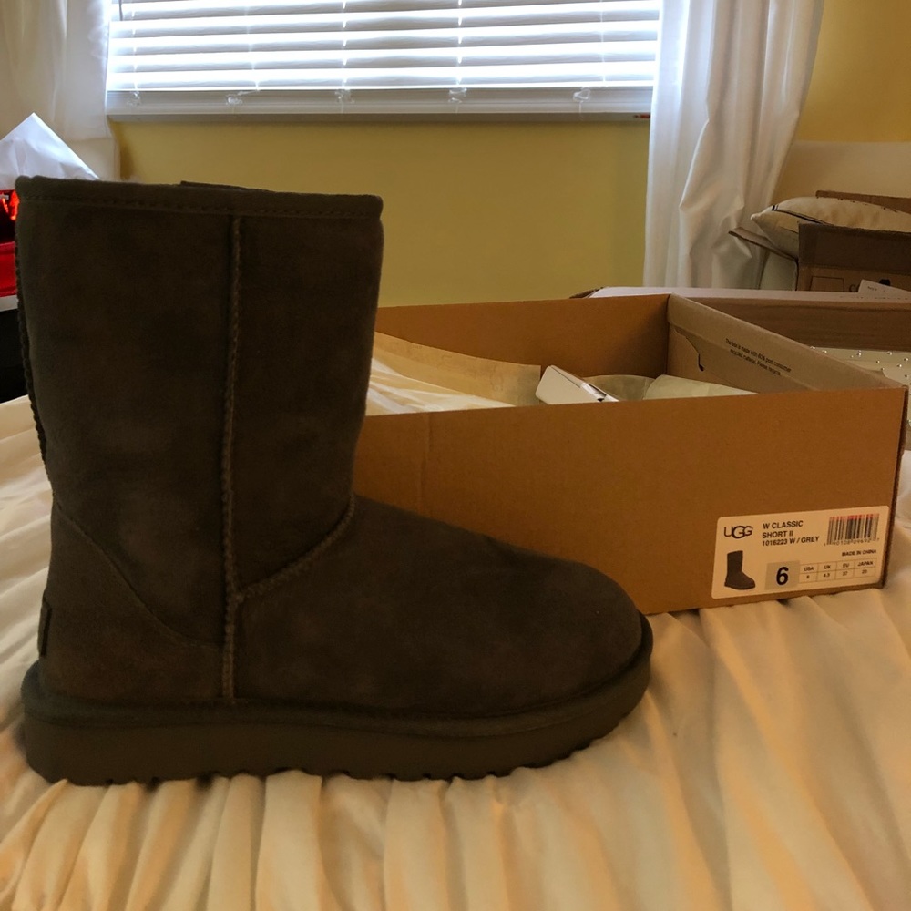 Classic Short Ugg II in gray